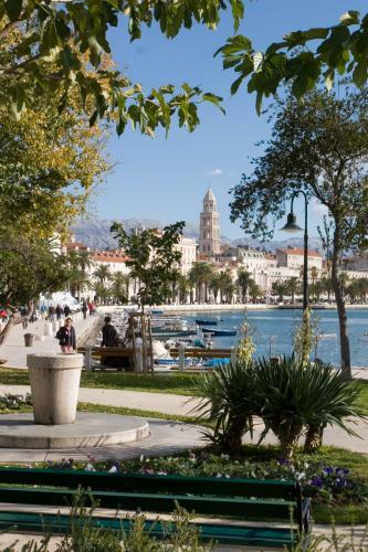 Hostal Old Town & Ela Place