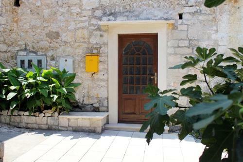 Apartment Pucisca 770a