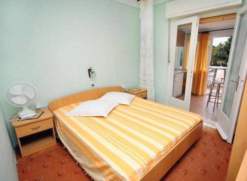 Apartments By The Sea Barbat (rab) - 4993