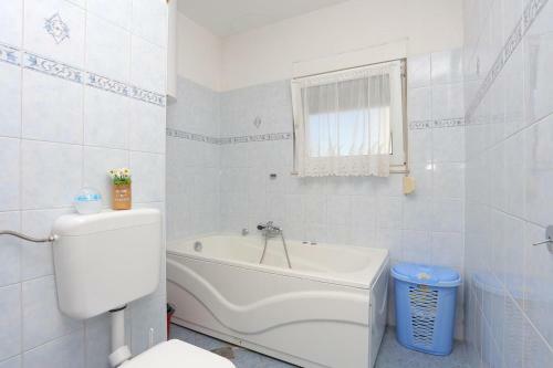 Apartment Mali Rat 7482b