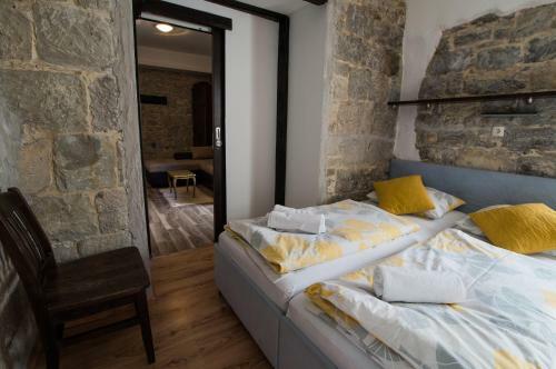 Hostal Elena Rooms