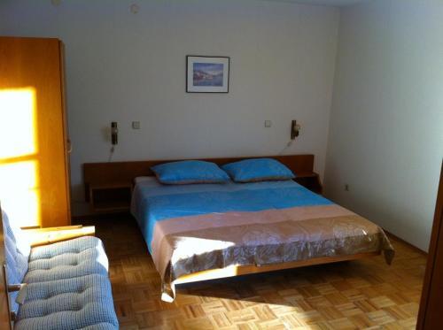 Apartments And Rooms With A Swimming Pool Novigrad - 11242