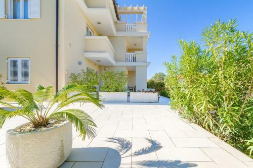 Luxury Apartments Villa Mande