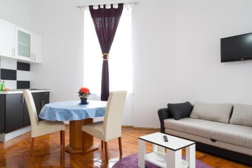 Palmers Apartments And Rooms