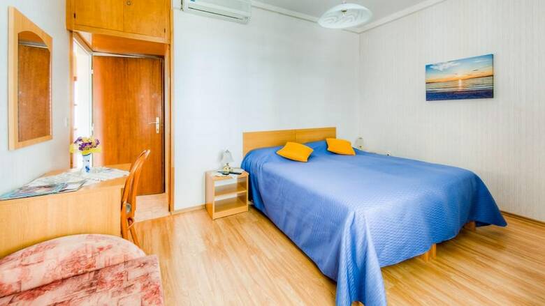 Hostal Guest House Vila Nina