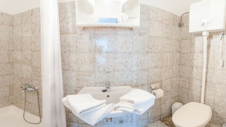 Hostal Guest House Vila Nina
