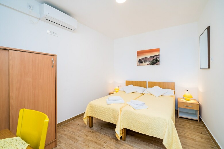 Hostal Guest House Vila Nina