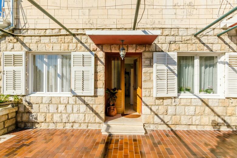 Hostal Guest House Vila Nina