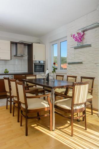 Lora Apartment
