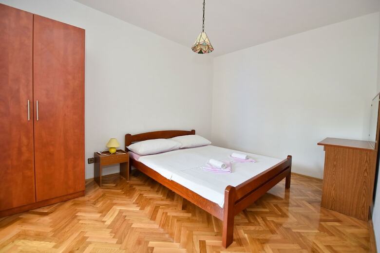 Apartments Zeno