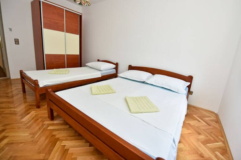 Apartments Zeno