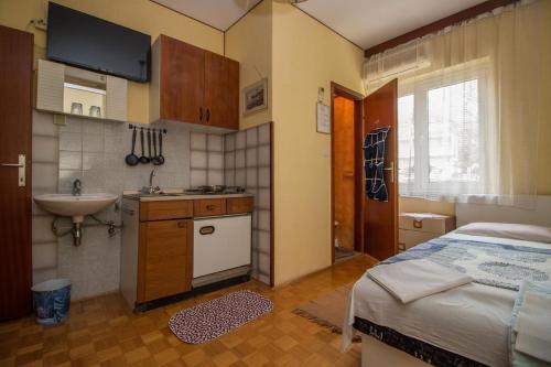 Apartments And Rooms With Parking Space Crikvenica - 5492