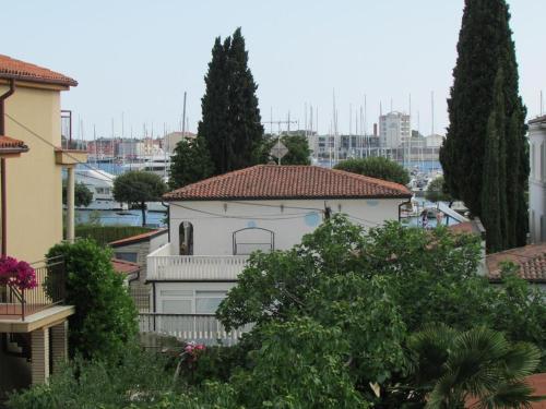 Apartments By The Sea Umag - 2528
