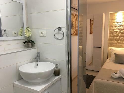 Central Split Apartments And Rooms Paese