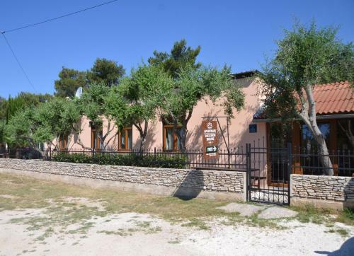 Apartments Kiki Banjole