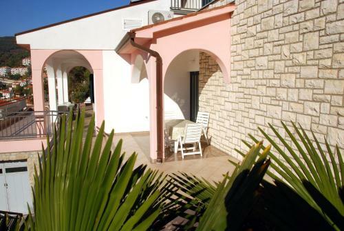 Three-bedroom Apartment Rabac Near Sea