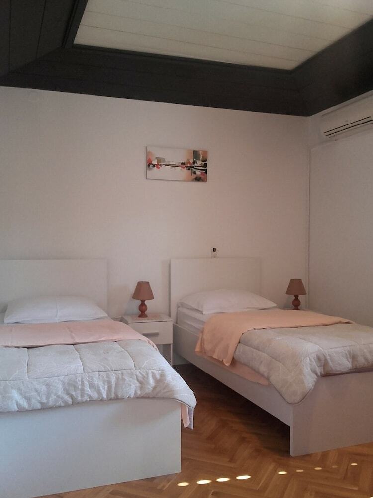 Hostal Apartments Merica
