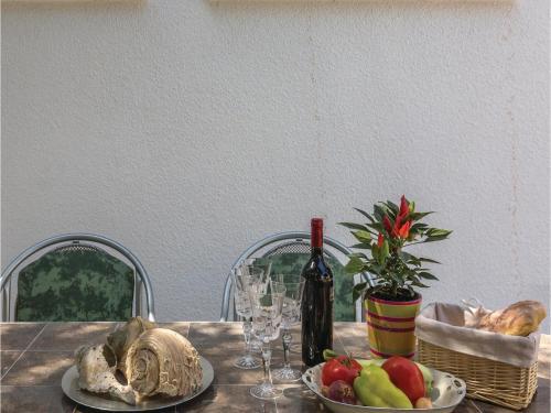 Two-bedroom Apartment Makarska 05