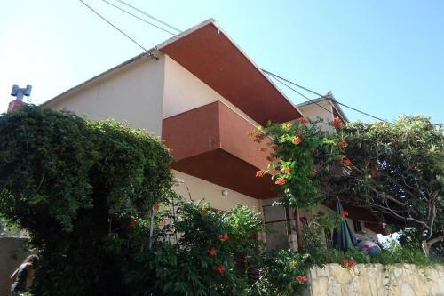 Hostal Triple Room Sumpetar 2099d