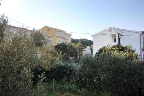 Apartment Slatine 2039a