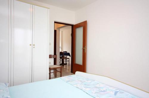 Apartments With A Parking Space Barbat (rab) - 4962