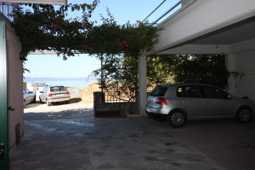 Apartments With A Parking Space Makarska - 6753