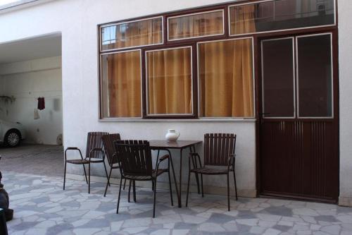 Apartments With A Parking Space Makarska - 6753