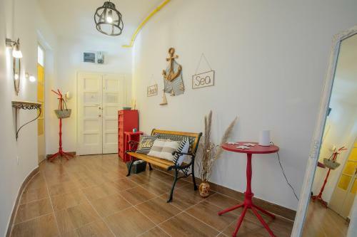 Amphitheater Apartment