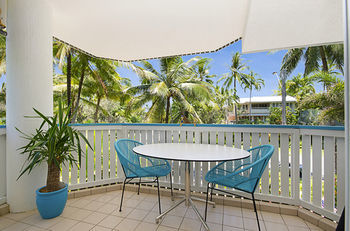 By The Sea Port Douglas Self Catering Apartments