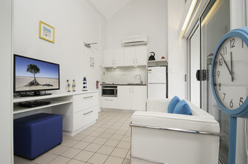 By The Sea Port Douglas Self Catering Apartments