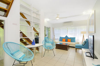 By The Sea Port Douglas Self Catering Apartments