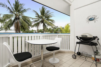 By The Sea Port Douglas Self Catering Apartments