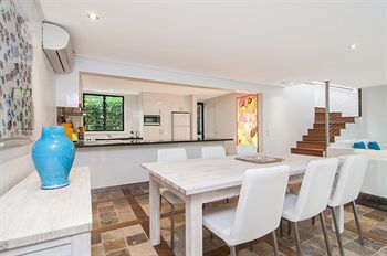 By The Sea Port Douglas Self Catering Apartments