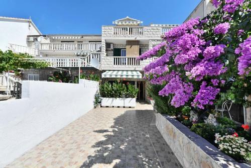 Villa Senjkovic - Apartments With Balcony And Sea View