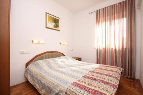 Apartments With A Parking Space Jelsa (hvar) - 8732