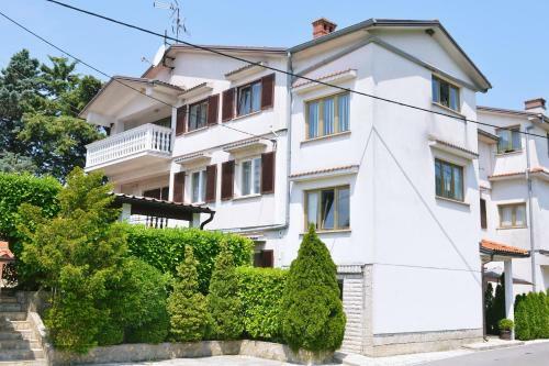 Apartments And Rooms Lago Rupa