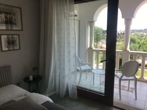Hostal Guesthouse Alma