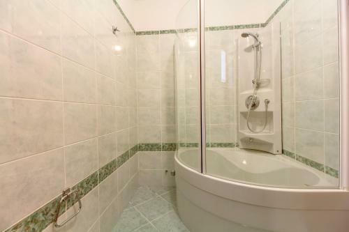 Hostal Guesthouse Alma