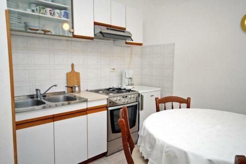 Apartments By The Sea Pag - 528