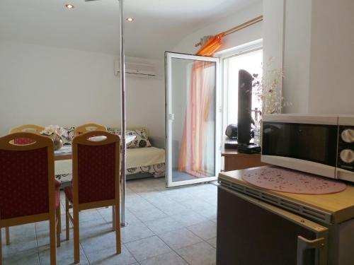 Jadranovo One-bedroom Apartment 1
