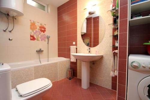 Holiday Home Mlini 4714