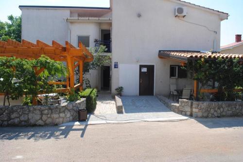 Apartments With A Parking Space Krk - 5461
