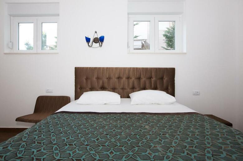 Hostal Aida Apartments And Rooms