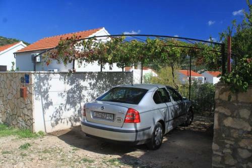 Apartments With A Parking Space Rukavac (vis) - 8848