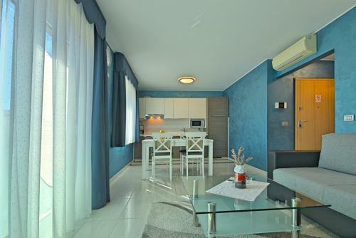 Apartments Riva-interauto