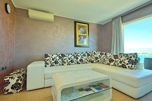 Apartments Riva-interauto