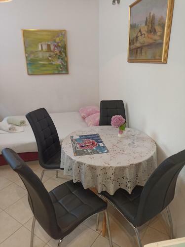 Hostal Apartment Rina - Old Town