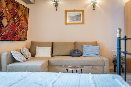 Apartments Azimut