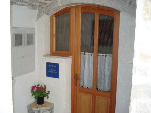 Hostal Rooms And Apartments Emily