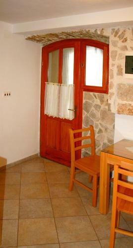 Hostal Rooms And Apartments Emily